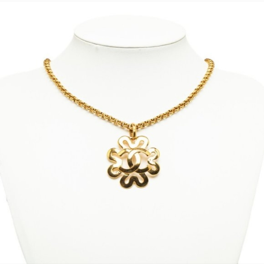 CHANEL 1995 Lucky Clover & CC Logo Gold Necklace